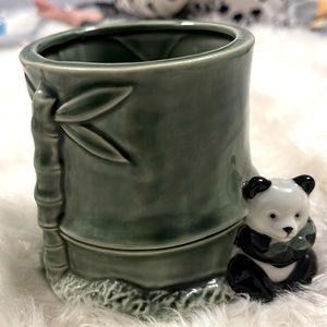 VINTAGE PANDA Adorable 4’’ Porcelain planter/holder/makeup/stationary